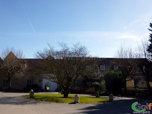 entrée du golf de Saint Nom Le Bretèche dans les Yvelines en Ile de France proche de Paris