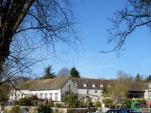 Club house du golf de Saint-Nom-La-Bretèche en Ile de France dans les Yvelines proche de Versailles