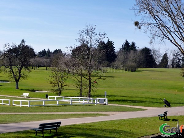 Départ n°1 du golf de Saint-Nom-La-Bretèche dans les Yvelines en Ile de France proche de Versailles