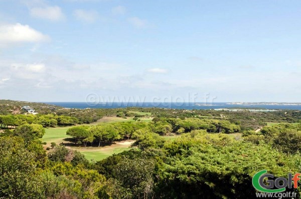 Vue mer du golf de Sperone en Corse à Bonifacio au bord de la méditerranée