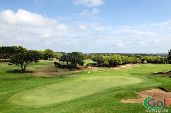 Green du golf de Sperone en Corse du sud à Bonifacio au bord de la Méditerranée