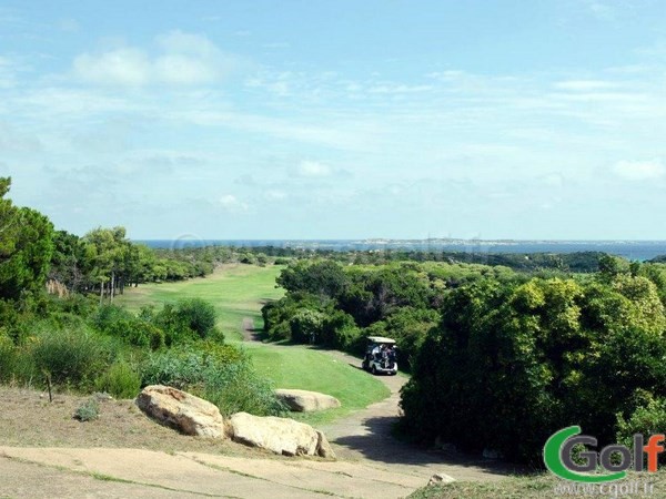 Acces d'un trou du golf de Sperone en Corse à Bonifacio en France