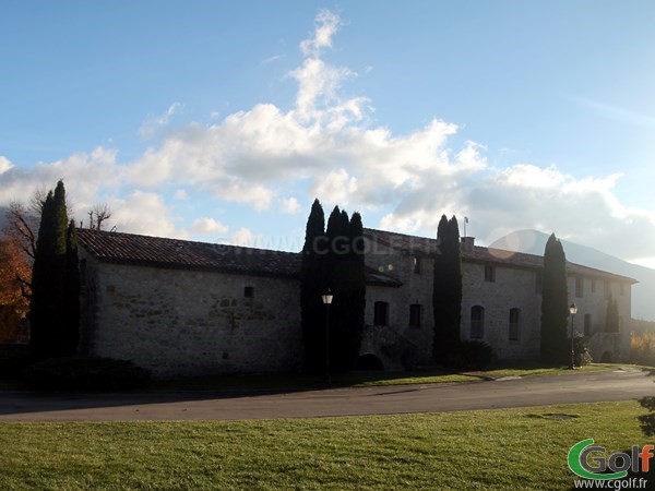 Le club house du gof du Chateau de Taulane proche de Grasse dans le Var à la Martre