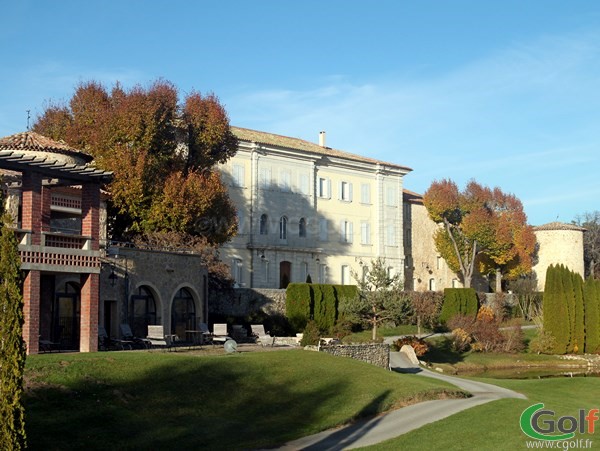 L'hotel du golf au Chateau de Taulane dans l'arrière pays de Grasse proche de Castellane à la Martre