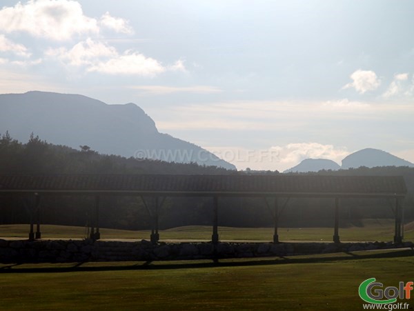 Le practice du golf au Chateau de Taulane dans le Var proche de Grasse et Castellane à la Martre