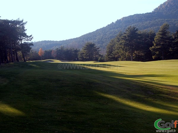 Arrivé du trou n°10 du golf de Taulane prés de Grasse dans le var