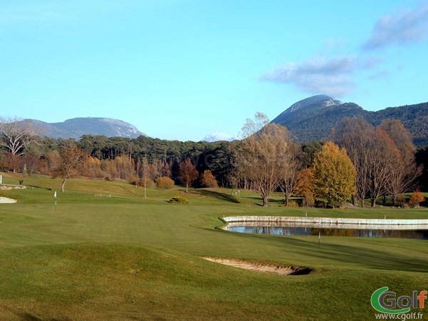 Le double green des trous n°9 et 18 du golf de Taulane proche de Grasse dans le Var