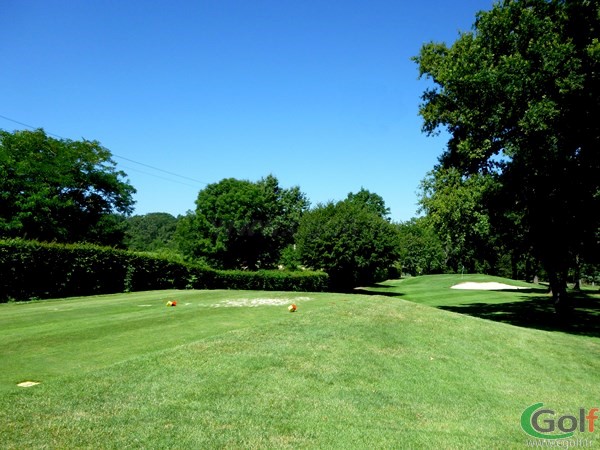 Trou n°1 du parcours du Chateau au golf de Salvagny en Rhône Alpes proche de Lyon