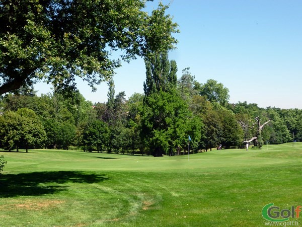 Green sur le golf de Salvagny parcours du Chateau en Rhône Alpes proche de Lyon