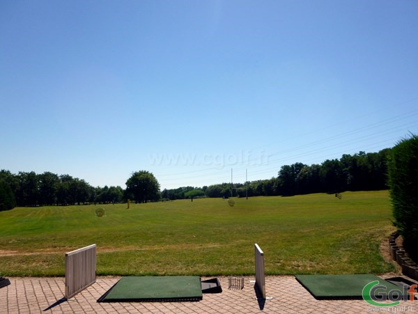 Practice du golf de Salvagny en Rhône Alpes dans la banlieu Lyonnaise