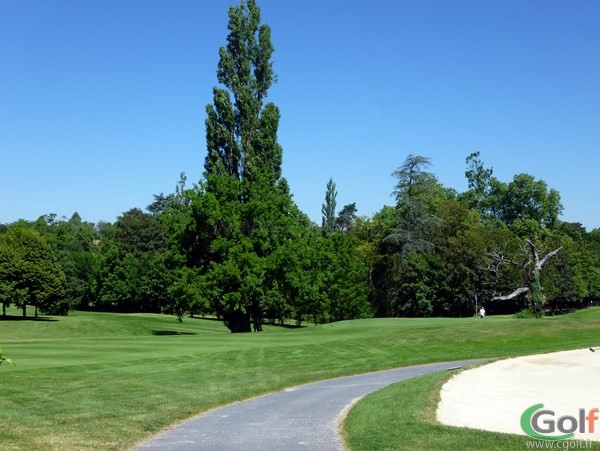 Fairway du golf de Salvagny parcours du Chateau en Rhône Alpes proche de Lyon