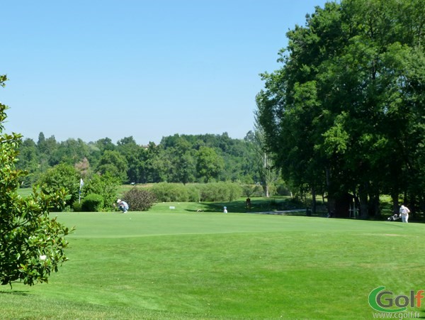 Green n°9 du golf de Salvagny parcours des Etangs en Rhône Alpes proche de Lyon