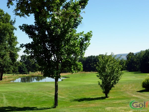 Fairway n°9 du golf de Salvagny parocurs des Etangs proche de Lyon en Rhône Alpes