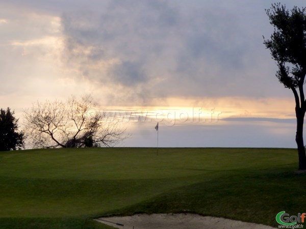 Le green vue mer du golf de la Turbie proche de Monaco dans les Alpes Maritimes