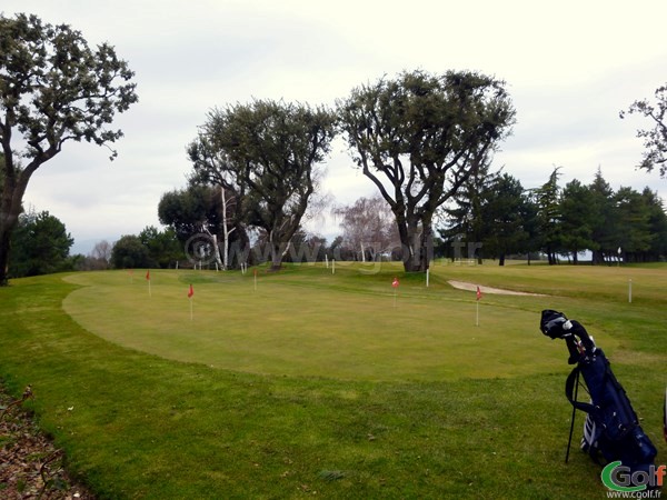 Le putting green du golf de La Turbie proche de Monaco sur la Cote d'Azur