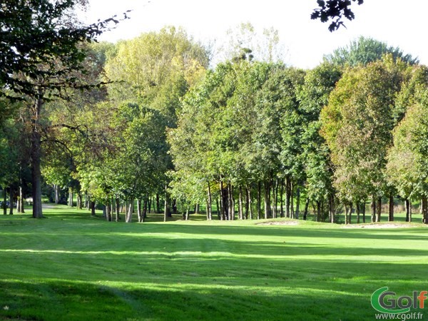 Le fairway du n°1 du golf de Val-de-l'Indre à Villedieu dans la région centre dans l'Indre