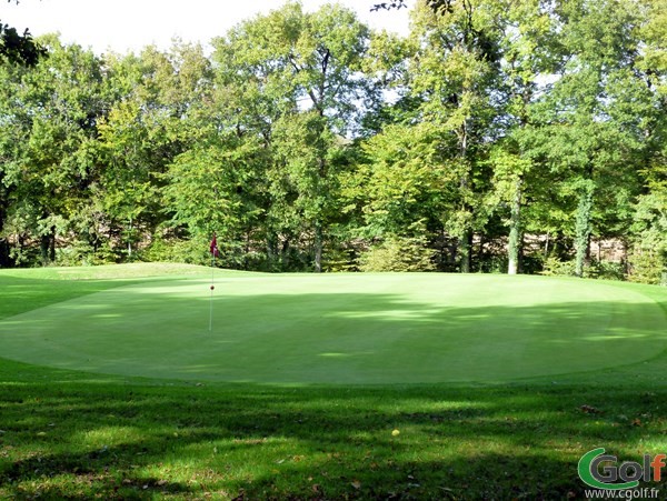 Le green n°2 du golf Val-de-l'Indre dans la région centre à Villedieu-sur-Indre