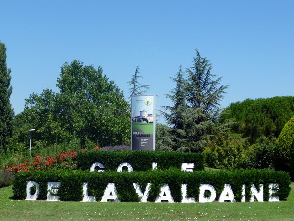 Entrée du golf de la Valdaine proche de Montélimar en Rhone Alpes dans la Drôme