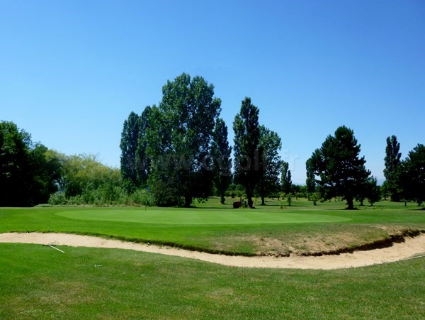 Green du golf de Valence SAint Didier en Rhône Alpes dans la Drôme provençale