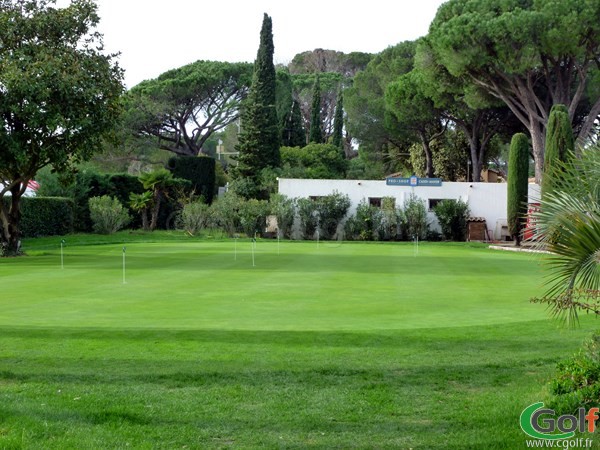 Le putting green du golf de Valescure Saint Raphael dans le Var en région PACA