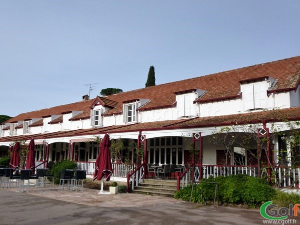 Le club house restaurant du golf de Valescure à Saint Raphael dans le Var en région PACA