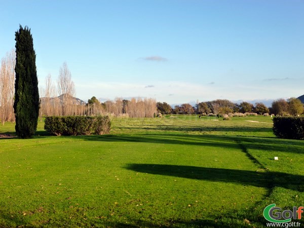 Le trou n°1 du golf de Valgarde à La Garde proche de Toulon dans le Var