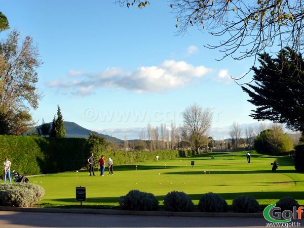 Le putting green du golf de Valgarde à Toulon La Garde dans le Var en Provence