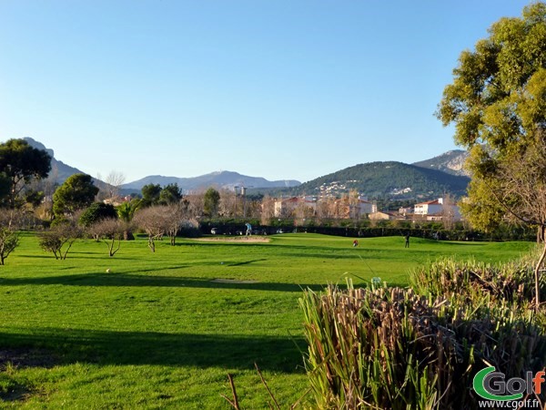 Un trou du pitch and putt au golf de Valgarde à La Garde dans le Var proche de Toulon