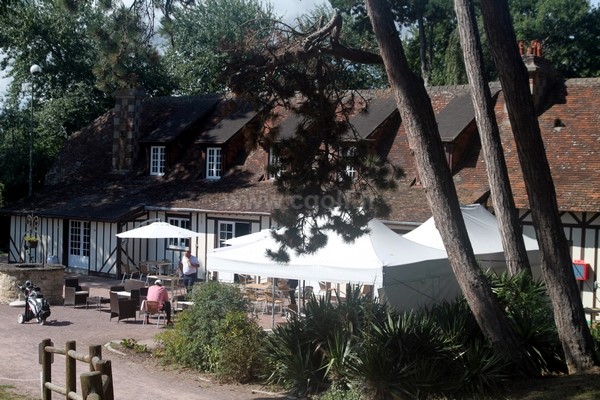 Terrasse du restaurant du golf de Cabourg en Normandie dans le Calvados