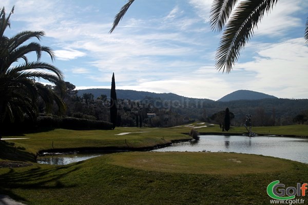 Le départ n°3 du golf de Riviera Mandelieu dans les alpes maritimes proche de l'estérel