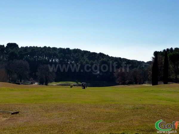 Fairway du trou n°11 du Set Golf à Aix-en-Provence dans les Bouches du Rhone