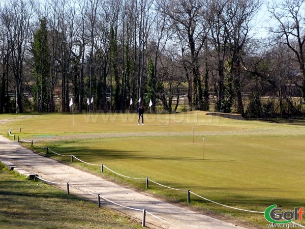 Le pitching green du Set Golf dans les Bouches du Rhone à Aix en Provence